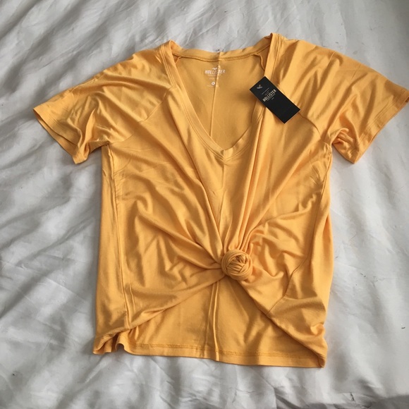 Hollister Tops - Hollister V Neck Cropped Tee